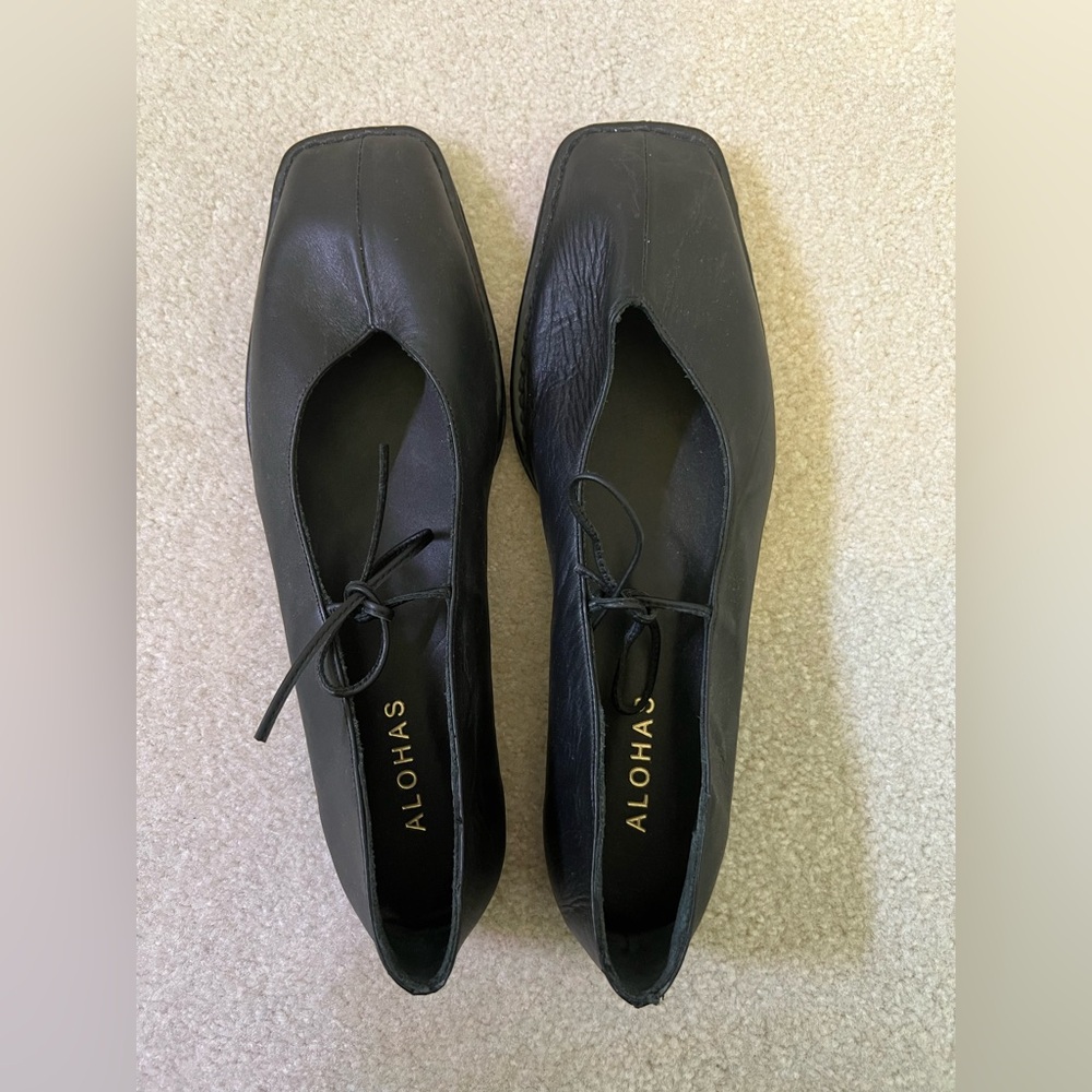 Alohas Sway Black Leather Ballet Flats